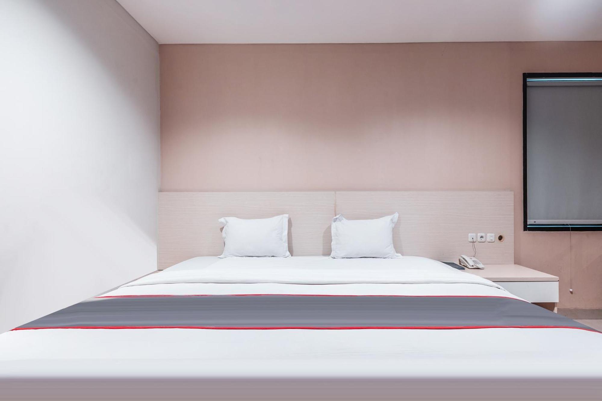 Collection O Hotel Igloo Бекаси Экстерьер фото